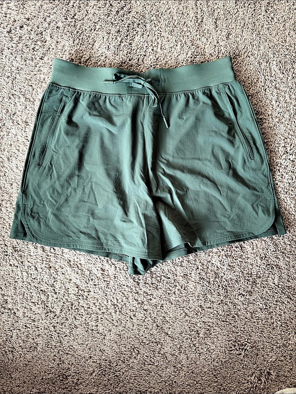 lululemon License to Train High-Rise Short 4" Green Size 8